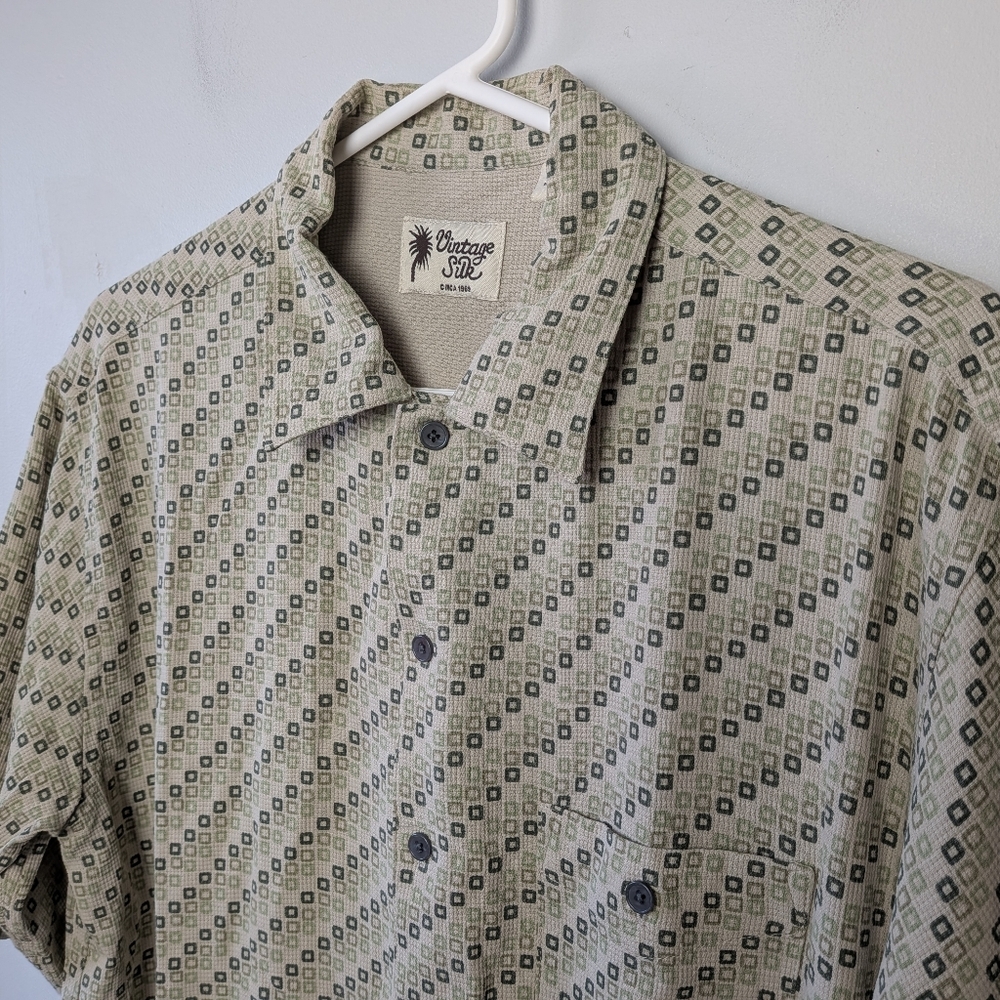 Vintage Printed Beige Geometric Men’s Short-Sleeve Shirt